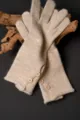 Guantes de invierno cálidos de punto para mujer beige lana gantes táctiles con botones de madera - W302PK / Blanco Roto
