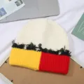 Gorro de punto en bloque de color con flecos desgastados, gorro cálido de invierno con estilo. - Talla única / Amarillo Rojo Blanco