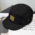 Schwarze schnelltrocknende 5-Panel-Cap mit gelbem Label, atmungsaktive kurze Baseballkappe. - Verstellbar / Schwarz