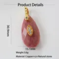 Natuurstenen druppelhanger met zirkonia koperen oogje gedetailleerd overzicht met maten. - Roze