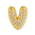 Close-up van vergulde bubbel letter V hanger met sprankelende heldere zirkonia's. - Gouden Letter V Hanger