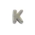 Colgante cuenta de letra K de metal plateado para fabricación de pulseras collares DIY. - Precio por una sola letra / Platino K