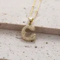 Détail de pendentif lettre C en or, oxydes de zirconium micro-sertis, chaîne fine chic. - Lettre C (Pendentif Uniquement)