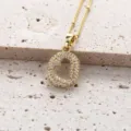 Collier pendentif lettre cœur en cuivre plaqué or micro-serti de zircons détail. - Lettre O (Pendentif Uniquement)