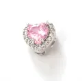 Nahaufnahme Detail des silbernen Herz rosa Kristall Halo Anhänger DIY Schmuck Zubehör. - Oktober Geburtsstein Herzanhänger / Weißgold