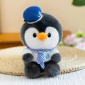 Niedliches Pinguin Plüschtier mit Matrosenhut und Schal, weiche Kuscheltier Puppe Variante. - Pinguin / 13cm