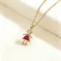 Collar con colgante de niña dorada con circonita brillante y piedra de color rojo. - Niña-Julio