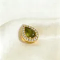 Prachtige perenvormige groene edelsteen halo hanger ketting in verguld goud chic elegant. - Waterdruppel augustus