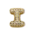 Detaillierte Nahaufnahme eines goldenen Strass-Buchstaben-Anhängers mit funkelnden Zirkonia-Steinen. - Gold Buchstabe I
