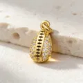 Pendentif ballon de rugby plaqué or avec zircone, gros plan détaillé pour bijoux DIY. - Style 9