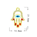 Goldener Hamsa Hand Anhänger Detailansicht mit bösem Blick Design, Zirkon und buntem Emaille. - Hand der Fatima Stil (Hand)