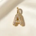 Vergulde letter A hanger ketting detail, schitterende zirkonia stenen, elegant en fijn. - Letter A