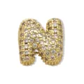 Detailaufnahme des goldenen Buchstaben N Anhängers mit funkelnden Zirkoniasteinen für DIY. - Gold Buchstabe N