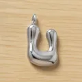Zilveren letter hanger, dikke initiaal charm voor DIY sieraden maken en kettingen. - Letter U / Zilver