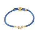 Bracelet en cordon bleu avec charm lettre M pavé de zircons dorés et perle ajustable. - Bleu ciel