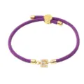 Bracelet cordon violet réglable avec un pendentif lettre initiale E plaquée or fin. - Violet