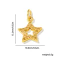 Gros plan du pendentif étoile plaqué or avec zirconias micro-sertis, charm scintillant. - Étoile Ajourée