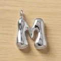 Colgante de letra M inflada plateada dijes de alfabeto de burbuja 3D para hacer joyas - Letra M / Plateado