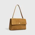 Bolso de hombro retro de ante marrón para mujer, bolso minimalista con cierre dorado. - 33.5x9x21cm / Marrón Textura de Gamuza