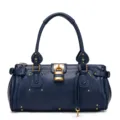 Bolso de hombro Boston retro de cuero azul oscuro con candado vintage y tachuelas. - Azul