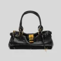 Bolso de hombro Boston vintage de cuero negro con candado dorado y detalles elegantes. - Negro