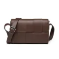 Bolso bandolera de cuero tejido marrón para hombres y mujeres, diseño elegante y casual. - Café