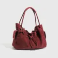 Rode suède schoudertas voor dames, elegante grote hobo tas met stijlvol trekkoord. - L / Bordeauxrood