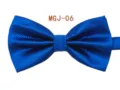 Dettaglio farfallino blu strutturato, elegante accessorio maschile per abbigliamento formale. - MGJ-06 Blu Brillante