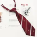 Dettaglio cravatta scozzese bordeaux, cravatta preannodata a righe con corona. - Stile a Righe Corona (X1LD-05)