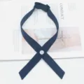 Cravatta incrociata tinta unita dettaglio JK, accessorio per colletto uniforme scolastica. - Bottoni per camicia / Blu navy
