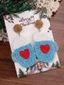Pendientes navideños de abalorios hechos a mano con corazón rojo, joyería festiva de vacaciones. - Taza