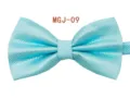 Dettaglio farfallino azzurro testurizzato, tessuto a trama quadrettata, accessorio formale. - MGJ-09 Azzurro