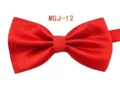 Dettaglio farfallino rosso, classica trama a griglia, elegante accessorio uomo chic - MGJ-12 Rosso