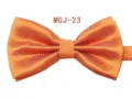 Dettaglio del papillon arancione con trama a griglia per abbigliamento formale uomo - MGJ-23 Arancione