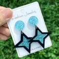 Blau Glitzer Acryl Stern Ohrringe mit Karte, stilvolle geometrische Damen Ohrschmuck Mode. - Azurblaue fein glitzernde Sternchen