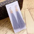 Graue lange Quasten Ohrringe mit Strasssteinen, elegante Mode Schmuck Variante. - Grau