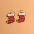 Weihnachtliche Holz Ohrringe mit Socken Motiv und Schneeflocken Muster, Vintage Schmuck. - Weihnachtssocken-Stil / Ein Paar
