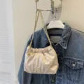 Élégant sac à bandoulière matelassé avec chaîne pour femme, sac à main à motif losange. - Blanc Cassé