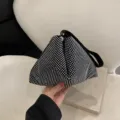Schicke schwarze Strass Dreieck Achseltasche für Damen, glitzernde elegante Schultertasche. - Grau
