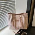 Bolso tote de lona rosa con asas de cadena, elegante bolso de hombro grande para mujer. - Rosa