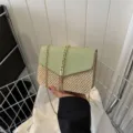 Green flap straw woven shoulder bag with metal chain, chic crossbody square bag for women. - Green