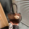 Retro braune Eimer Tasche mit Bärenanhänger, schicke PU Leder Schulter Umhängetasche für Damen. - Ohne Anhänger / Kaffee