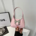 Dolce borsa a mano rosa da donna con fiocco argento e catena elegante borsa a spalla chic. - Taglia S / Rosa