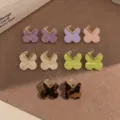 Orecchini a farfalla in acetato colorato con inserto metallico a V, stile retrò chic. - Viola 13