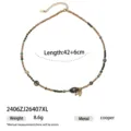 Vista dettagliata della collana girocollo di perline vintage con ciondolo a foglia e catena. - Stile Collana di Perline a Foglia (2406ZJ26407XL)
