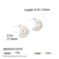 Primo piano dettaglio orecchini a cerchio in rame argento opaco zirconi stelle. - Stile con Motivo a Stella Opaco (2603HY41747TZ)