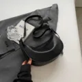 Klassische schwarze Leder Halbmond Umhängetasche, stilvolle Damen Dumpling Tasche für Alltag. - Schwarz