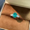 Elegante anillo de plata 925 con piedra ovalada Paraiba y hermosas circonitas. - Talla 5 / Azul Paraiba