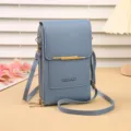 Vue détaillée du sac téléphone en cuir bleu, avec fermetures éclair multicouches et métal chic. - Style H017 (Avec Barre Métallique) / Bleu