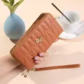 Portefeuille long pour femme double fermeture éclair marron matelassé avec dragonne. - Marron